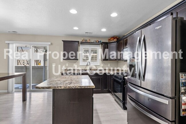 Building Photo - 626 S State Rd Rental