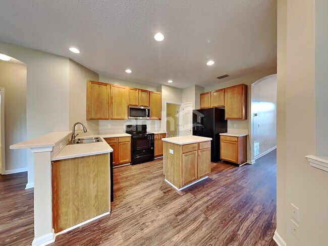 Photo - 10264 Lancashire Dr E