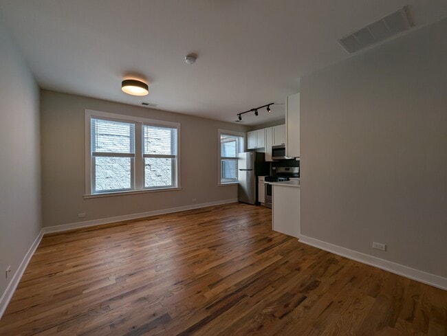 Photo - 650 W Wrightwood Ave Apartments
