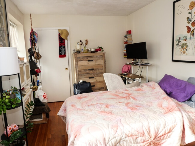 Photo - 1027 Commonwealth Ave