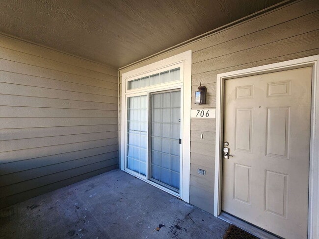 Photo - Spacious Two-Suite Townhome With Garage, Fireplace And Community Pool Unit 706
