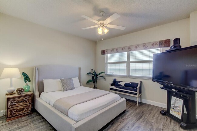 Photo - 880 Mandalay Ave Unit S601