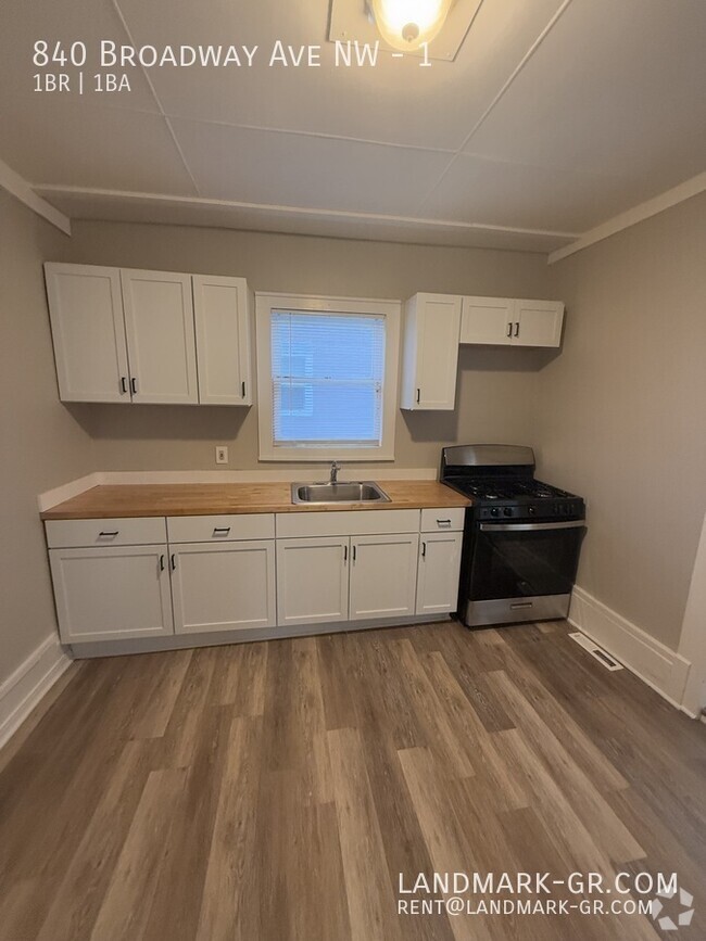 Building Photo - Updated 1 Bed, 1 Bath – Move-In Ready! Unit 1 Rental