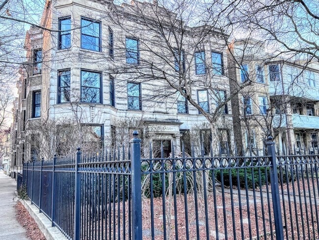 Building Photo - 3216 W Altgeld St Unit 1 Rental