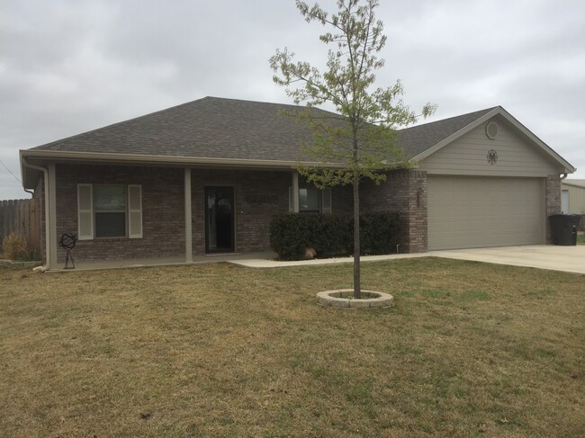 Building Photo - 500 Longhorn Dr Rental