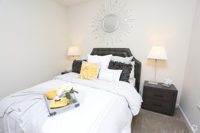 2BR, 2BA - 1069 SF - Bedroom