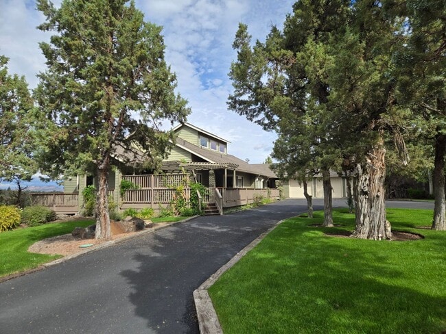 Building Photo - Stunning Views, Executive Home in Equestri...