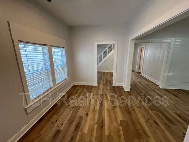 Photo - 2114 Webb St