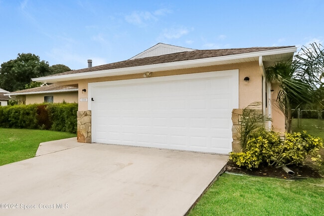 Photo - 350 NE Genesee Ave