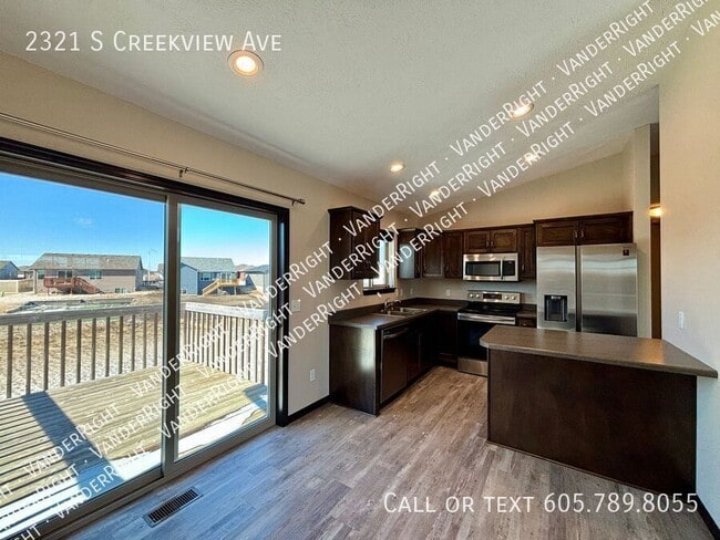 Photo - 2321 S CreekView Ave