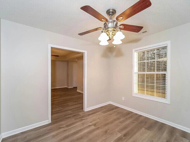 Photo - 107 Sioux Trce