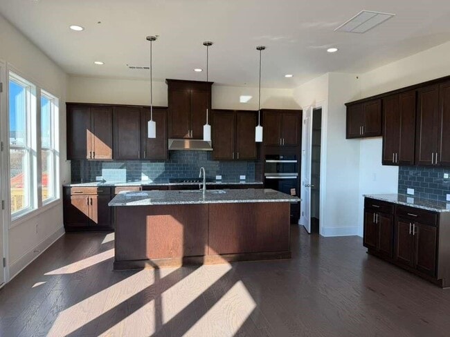 Photo - 1122 Winding Br Dr