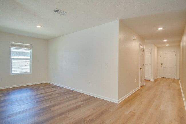 Photo - 3-Bed, 2-Bath Modern Home in Prime Locatio...