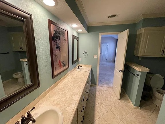 Photo - Comfy 3 bd/2 bth home in quiet neighborhood. Walk to the grocery store. 10 minutes to downtown. A...