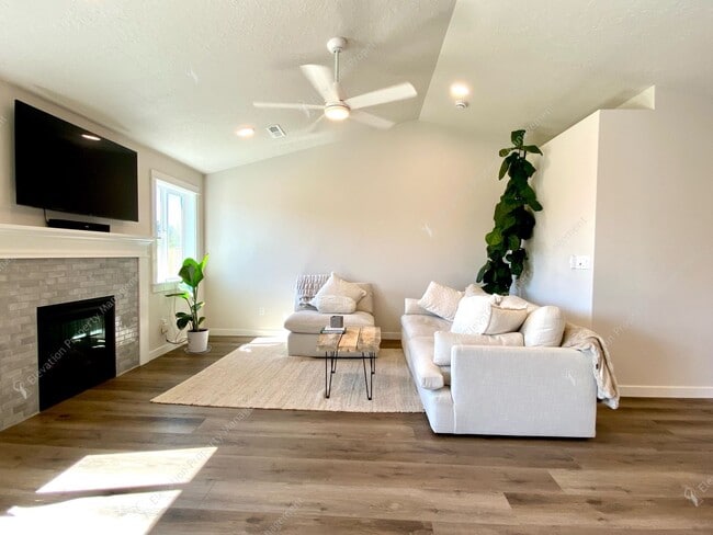 Photo - Modern Comfort in Northwest Redmond