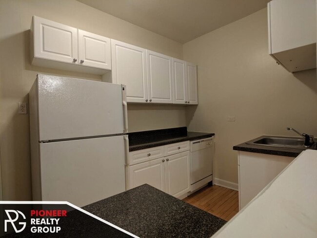 Photo - 533 W Aldine Ave Unit 554-W1