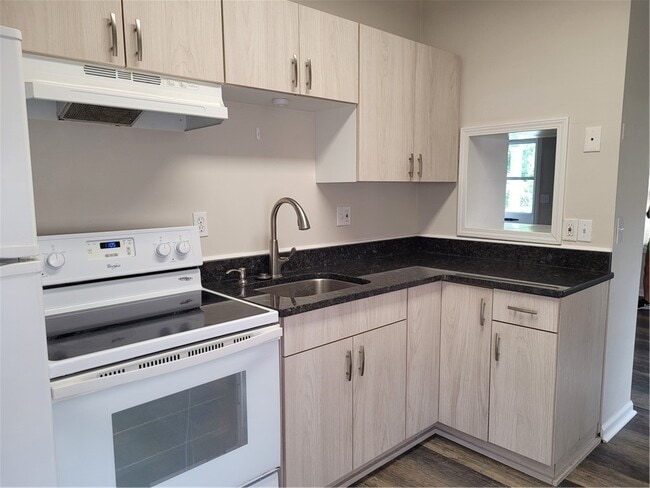 Building Photo - 2 Woodlawn Ave Rental