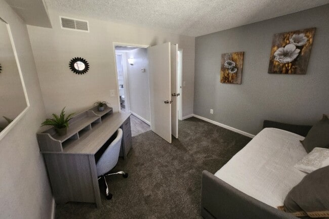 2B / 2B - 994 Sq.ft