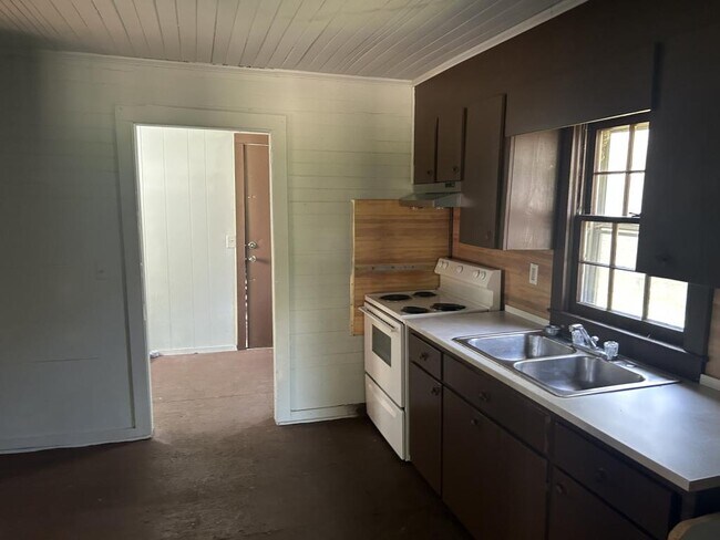 Photo - 308 Chase St