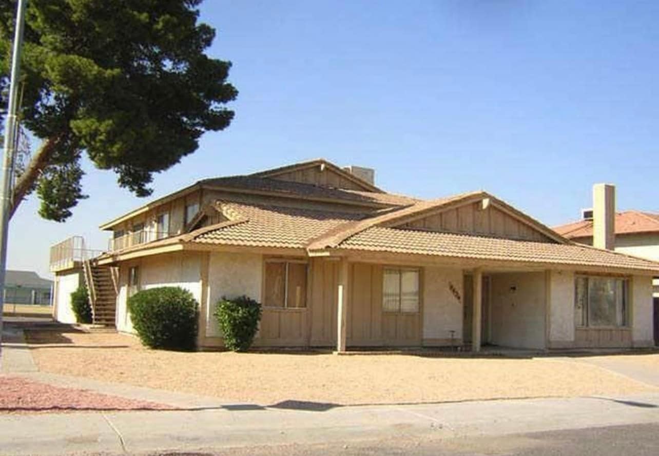 2 bed 1 bath and garage Appt Available - 4434 N 53rd Ln Unit 3