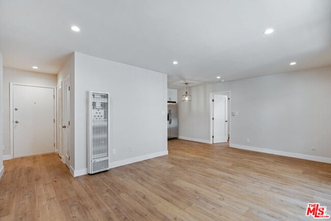 Building Photo - 2232 W 24th St Unit 209 Rental