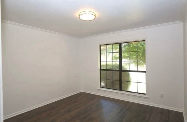 Photo - 2208 Northwood Cir