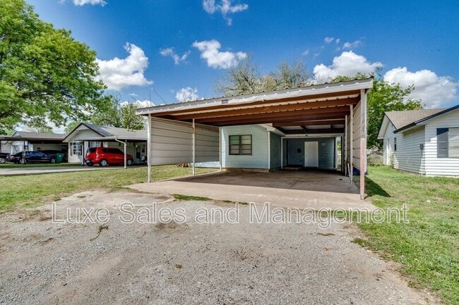 Photo - 1005 SW 63rd St