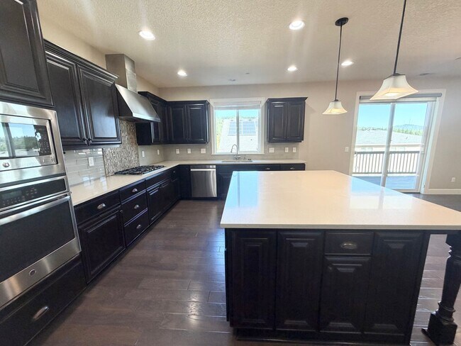 Photo - Beautiful 5 Bedroom with Den/Office and Large Bonus Room in Bethany Ridge!!!