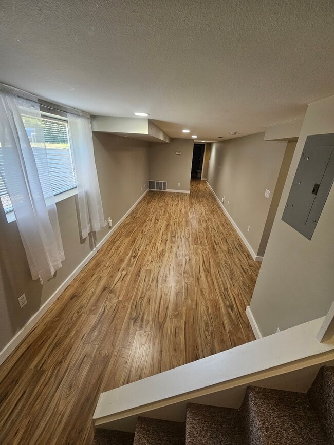 Building Photo - 509 S 11th Ave