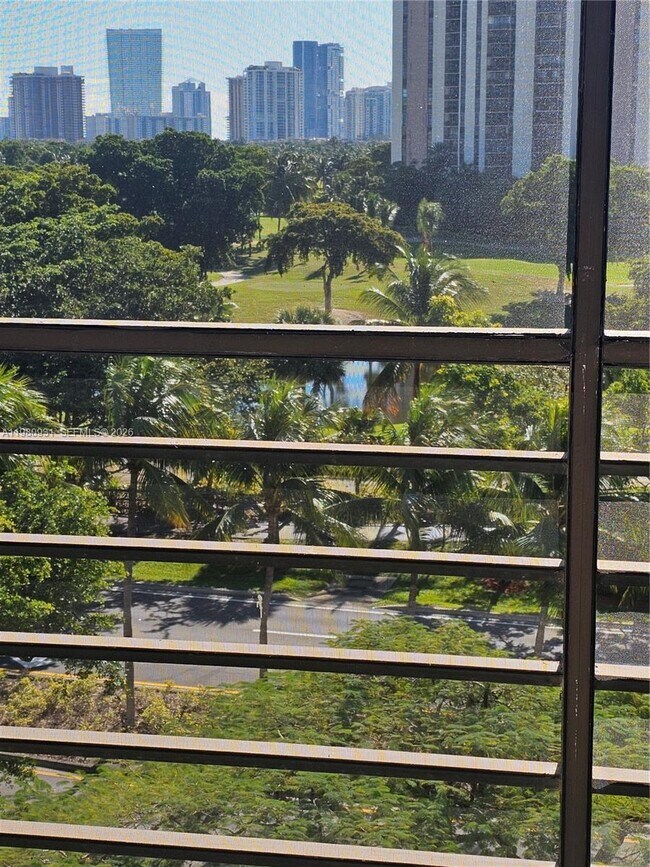 Photo - 20500 W Country Club Dr Unit 716