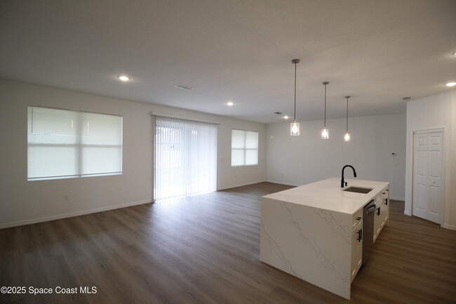 Photo - 432 Garvey Dr SW