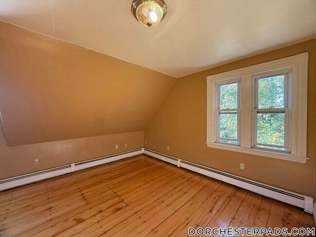 Photo - 547 Talbot Ave