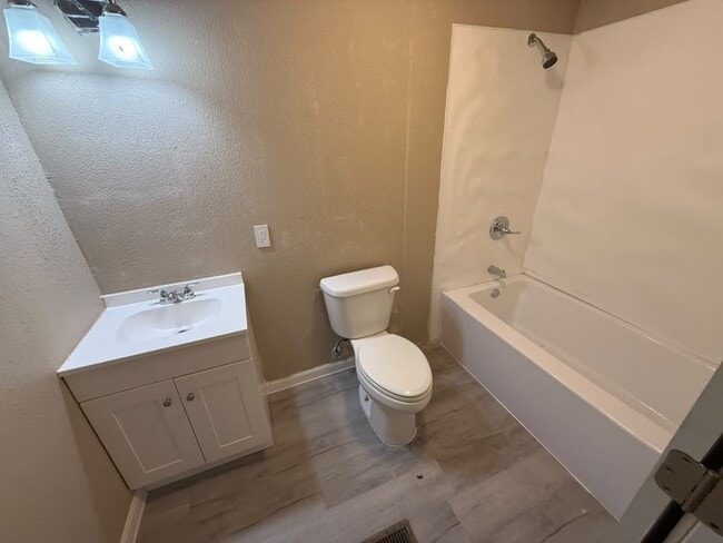 Photo - 4728 Taft Blvd Unit # 3
