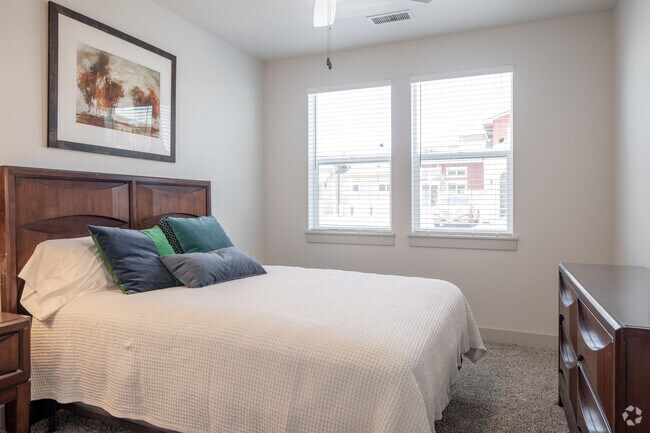 1BR, 1BA - 732SF