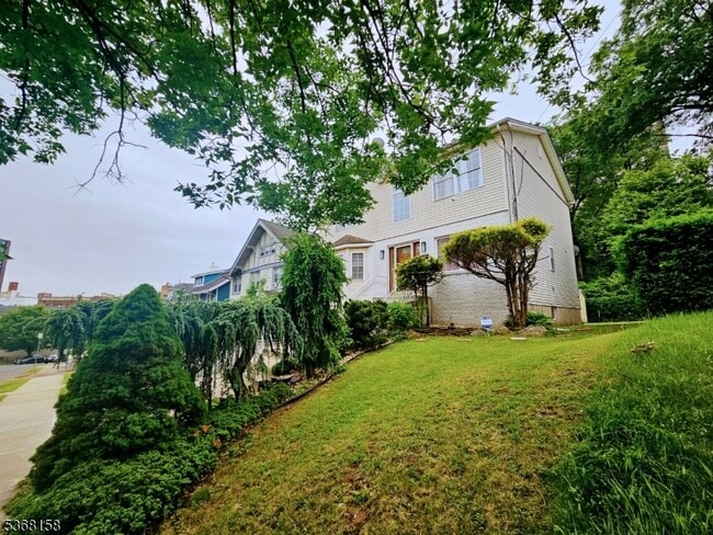 Photo - 30 Custer Ave