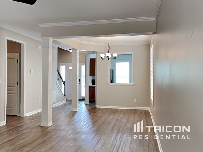 Photo - 557 McCarthy Dr