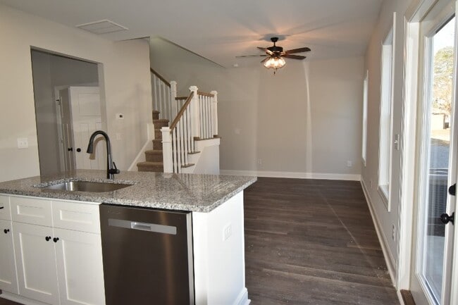 Photo - 174 W Allen St