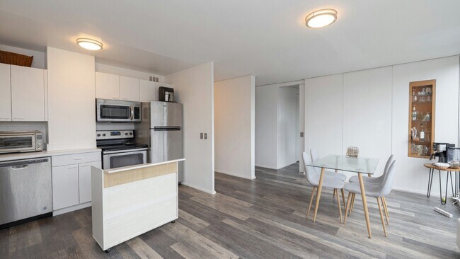 Photo - 2400 N Lakeview Ave Unit 614-615