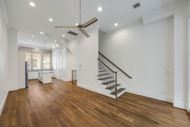 Photo - 2715 Maxroy St