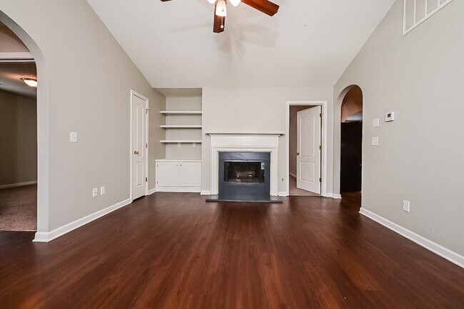 Photo - 507 Creekview Overlook