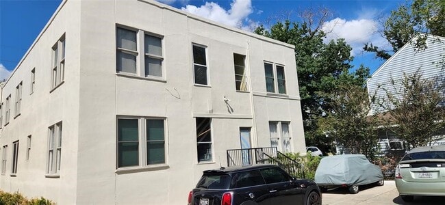 Building Photo - 2905 Albany St Unit 2