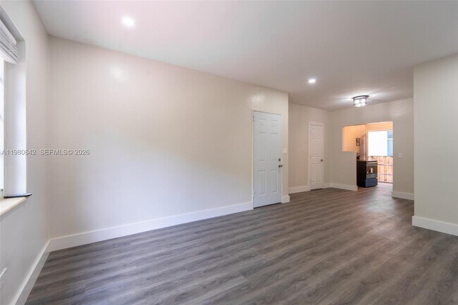 Photo - 1537 Jefferson Ave Unit 7