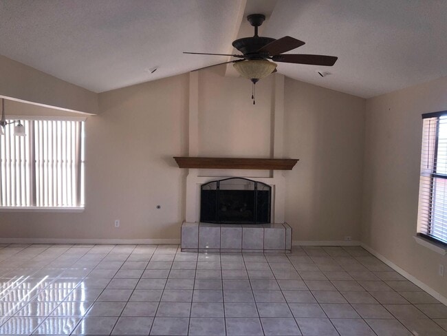 Photo - 230 Stern Dr