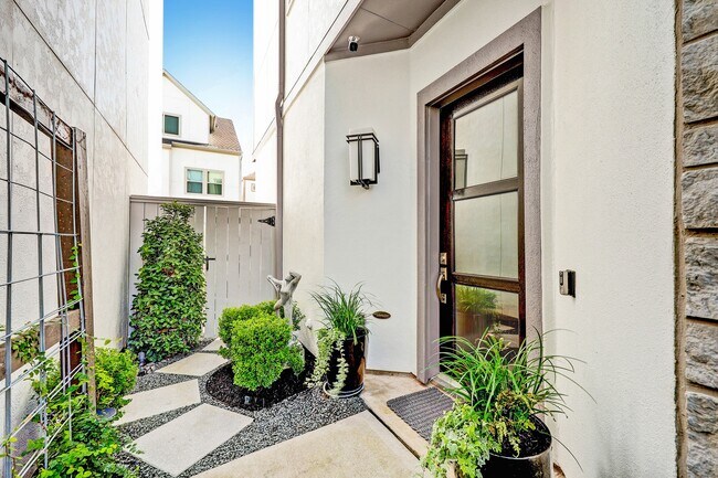 Photo - 810 Leavenworth Ave