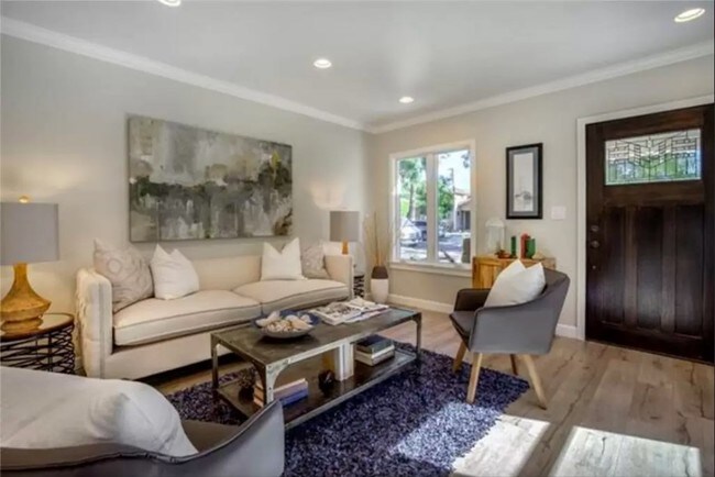 Photo - 1163 N Poinsettia Pl