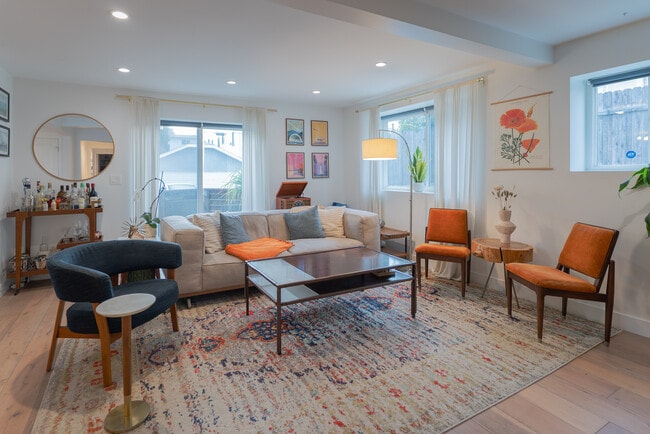 Photo - 446 N Commonwealth Ave Unidad #3