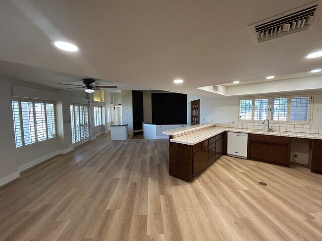 Photo - 985 E Campina Ln