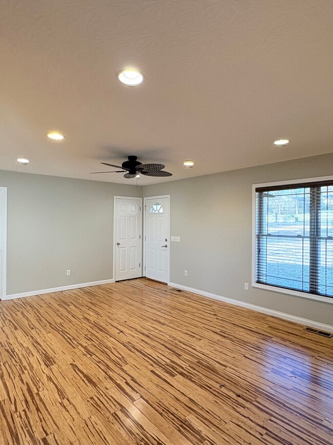 Photo - 968 Brookwood Dr