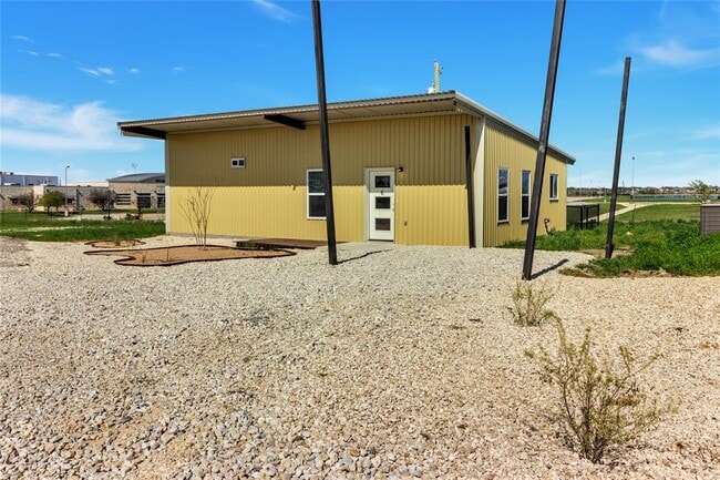 Building Photo - 1310 FM 487