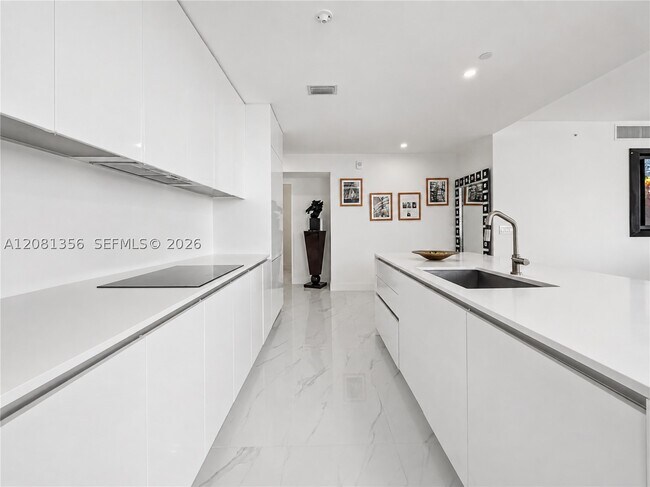 Photo - 700 NE 24th St Unit 3907